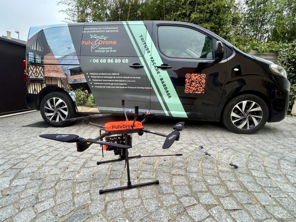 Nettoyage par drone et camion de services