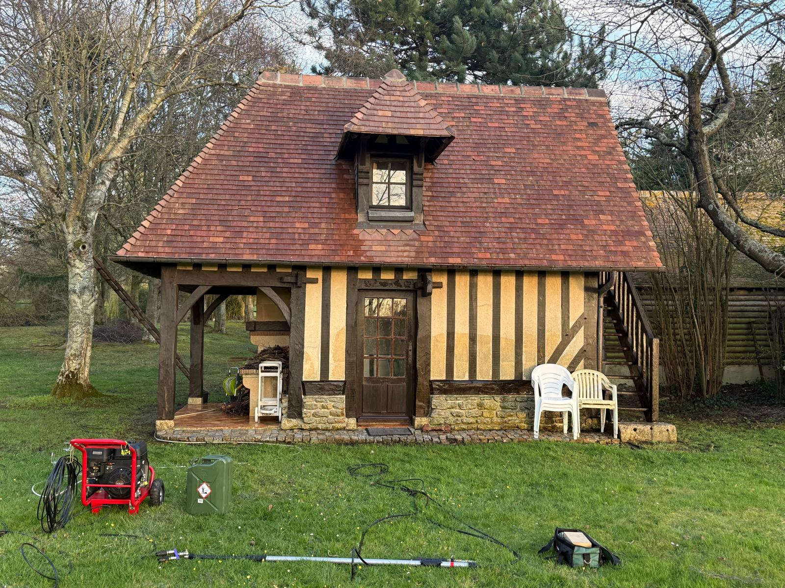 Nettoyage moyenne pression et pulvérisation toiture Calvados - Pulv&Drone