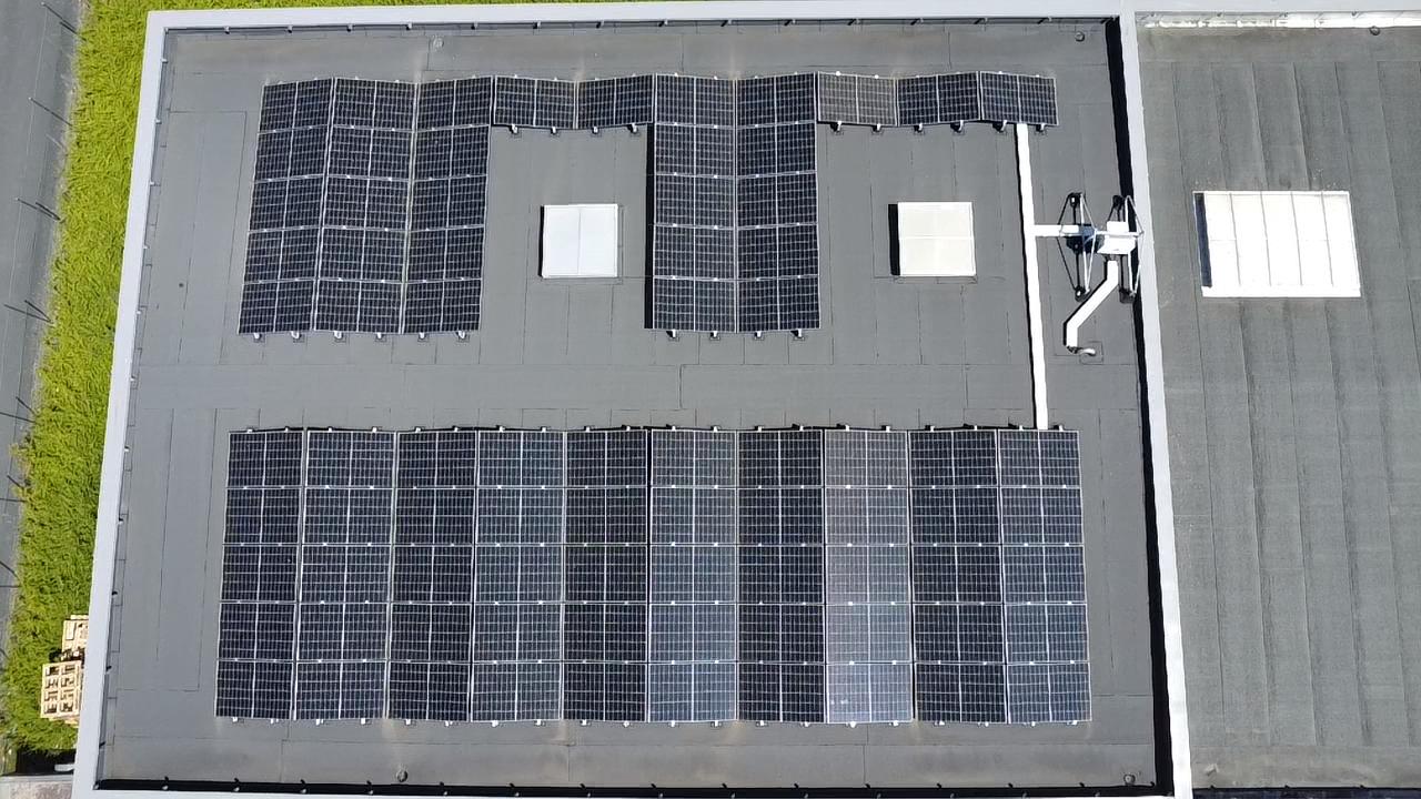 Nettoyage de panneaux photovoltaïques par Pulv&Drone - eau pure déminéralisée